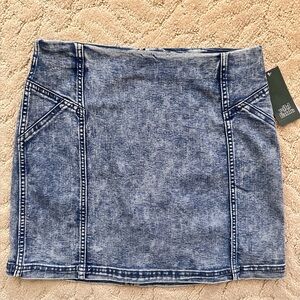 Wild Fable Acid wash denim skirt size 8 NWT